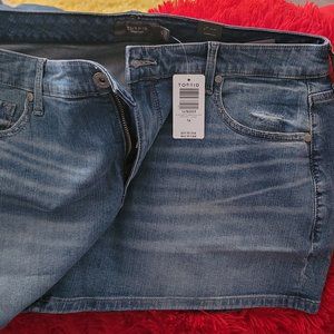 Torrid 35 mid rise denim shorts
